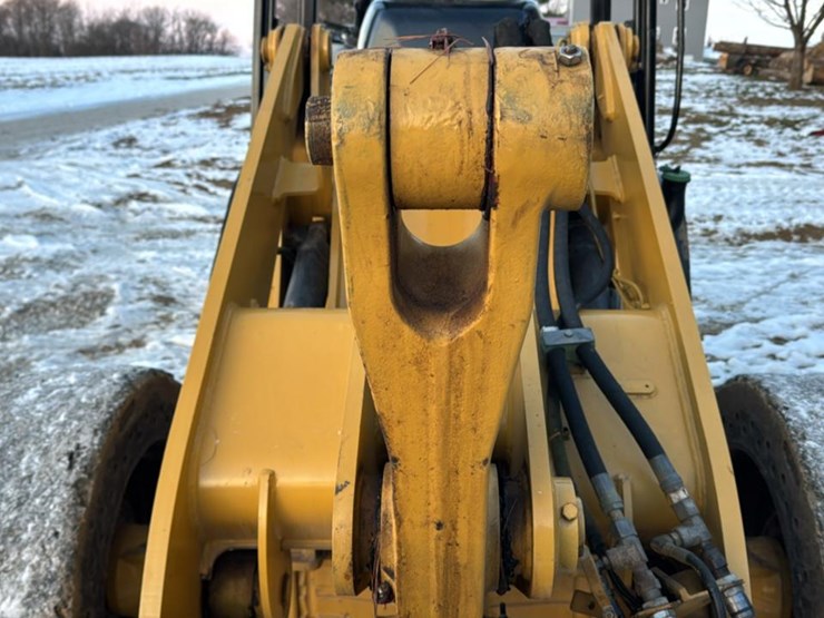 caterpillar-908h-image-15