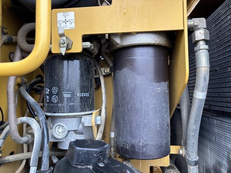 2005-caterpillar-143h-image-68