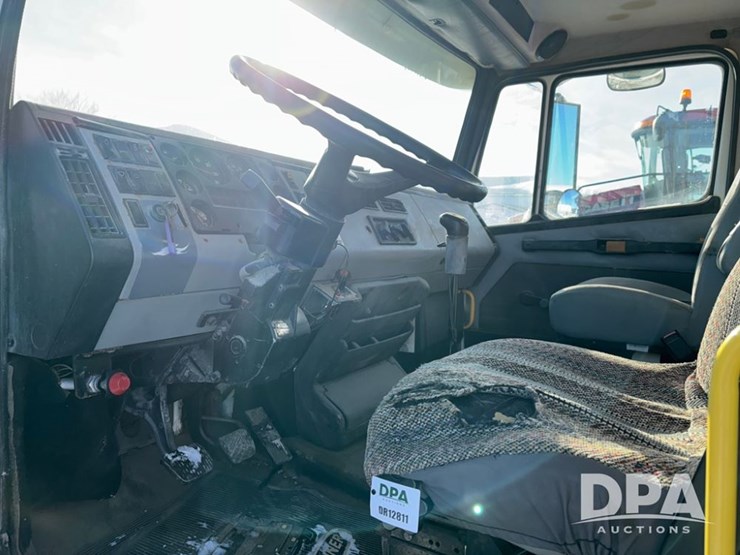 1998-freightliner-fl80-image-58