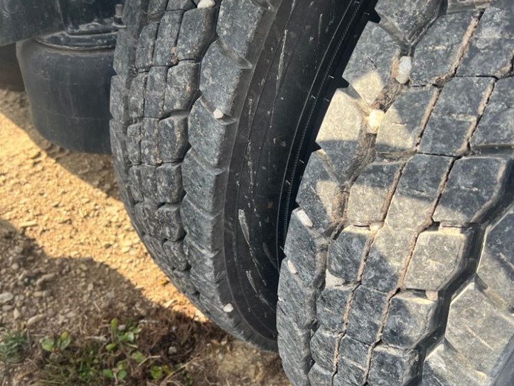 freightliner-columbia-112-image-10