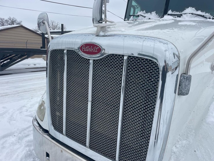 2012-peterbilt-384-image-9