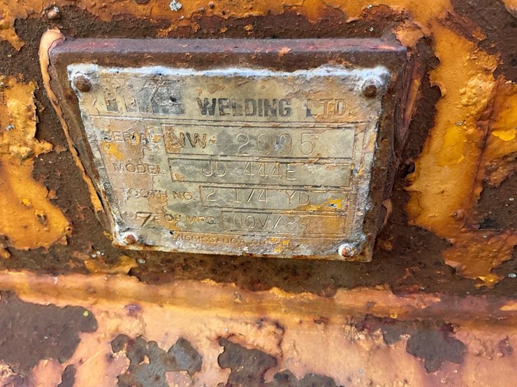 1989-deere-444e-image-35