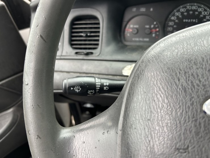 2004-ford-crown-victoria-sedan-image-24