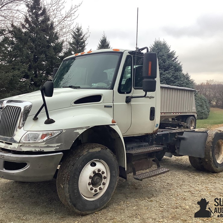INTERNATIONAL 4400 SBA