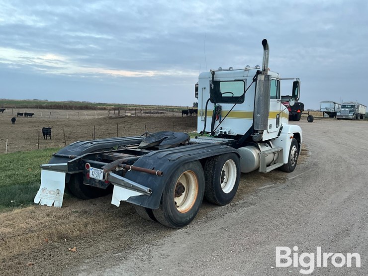 2001-freightliner-fld120-image-5
