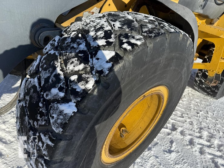 2011-deere-624k-image-20