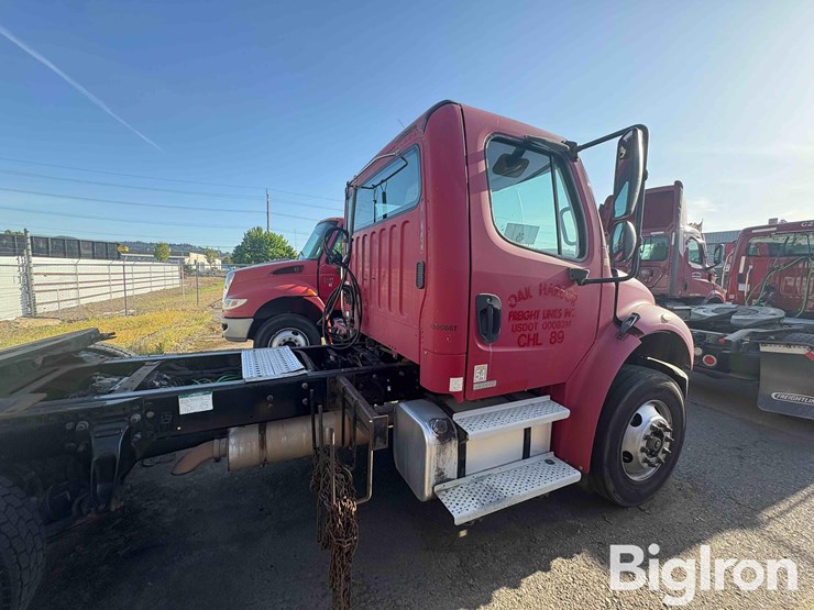 freightliner-m2-106-image-4