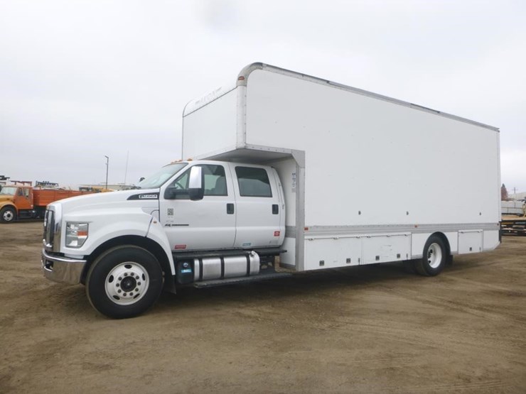 2016-ford-f650-xlt-image-1