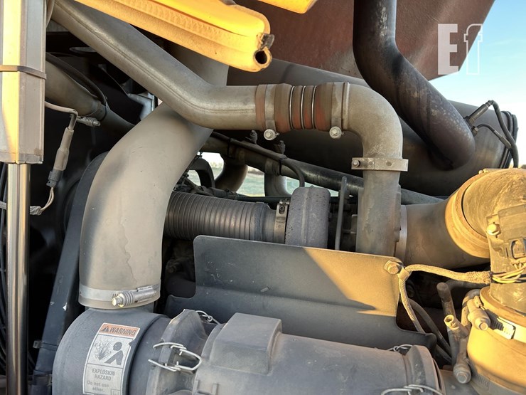 2014-case-721f-xr-image-37