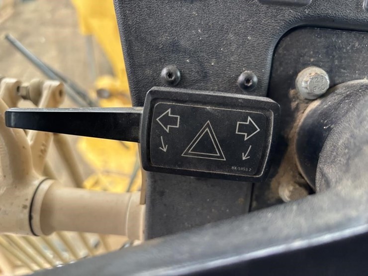 2005-caterpillar-143h-image-43