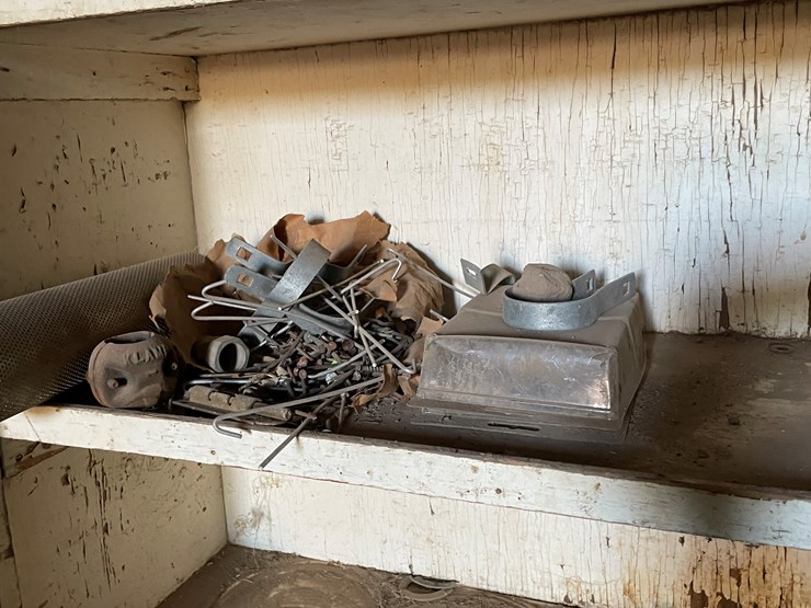 #3722-•-tools-hardware-and-shelf-image-10