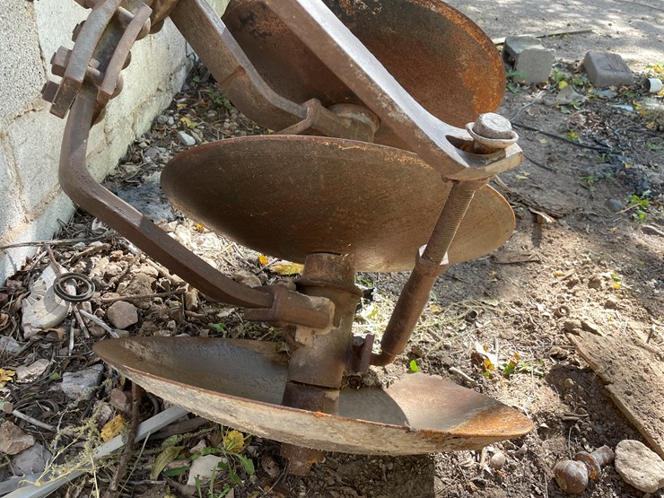 #3700-•-border-disc-image-4