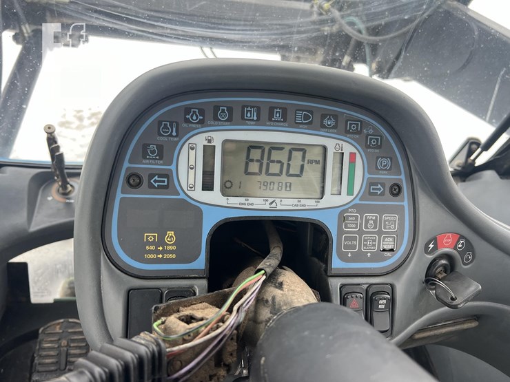 new-holland-tv140-image-47