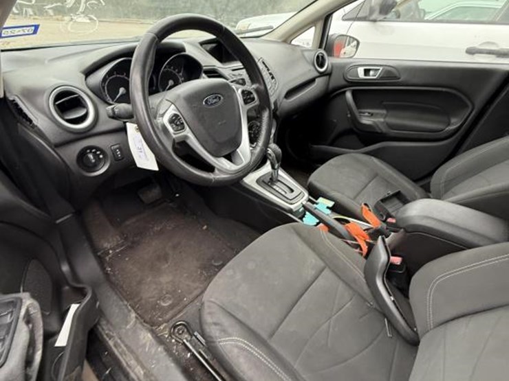 #31-•-2014-ford-fiesta-se-image-5