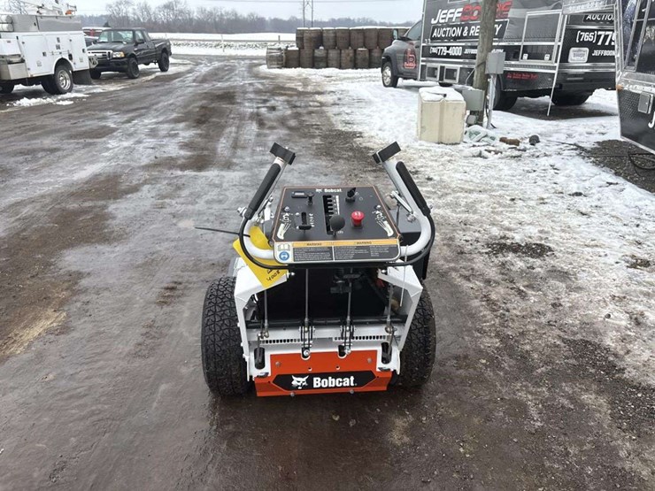 2023-bobcat-wb700-36in-walk-behind-mower-image-3
