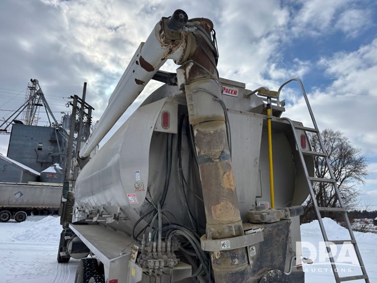 freightliner-114sd-image-49