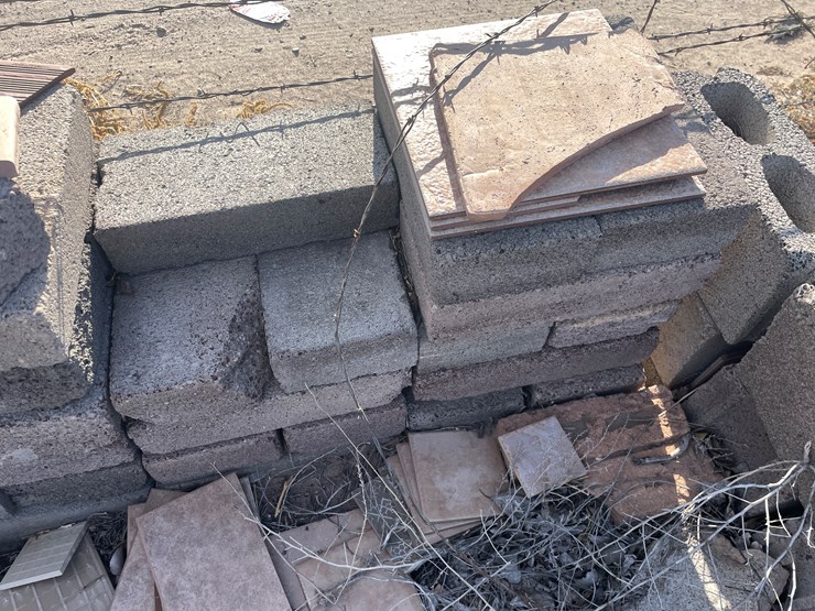 #3733-•-cinder-blocks-and-pavers-image-7