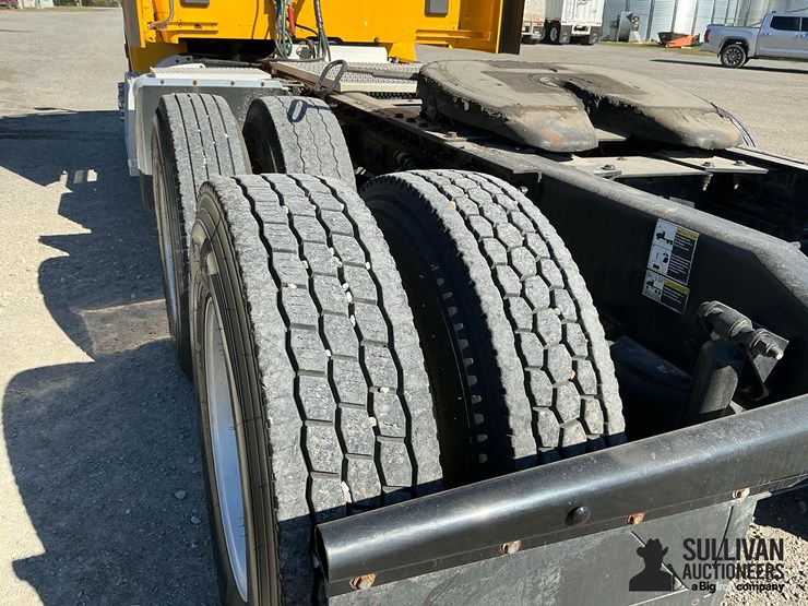 peterbilt-579-image-19