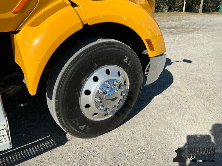 peterbilt-579-image-15