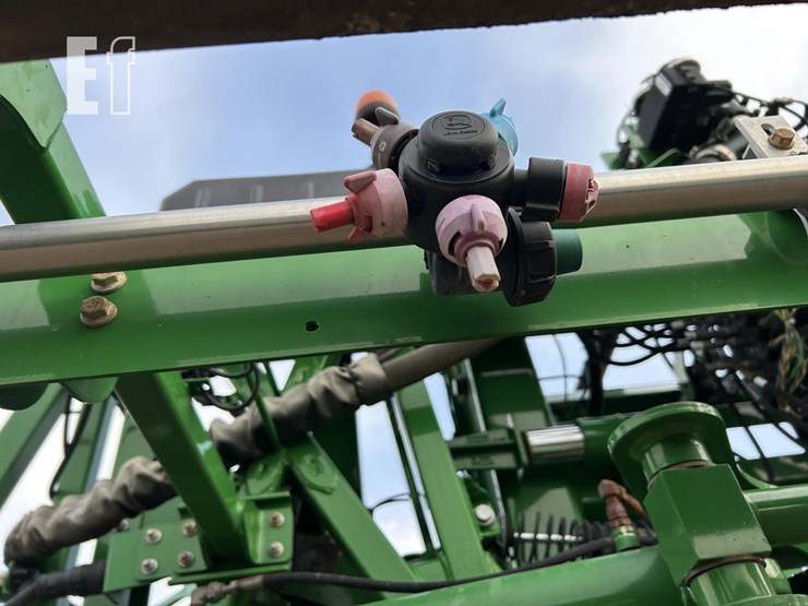 2017-john-deere-r4038-image-41