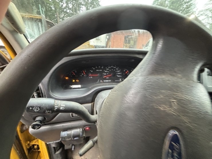 2006-ford-e350-image-24