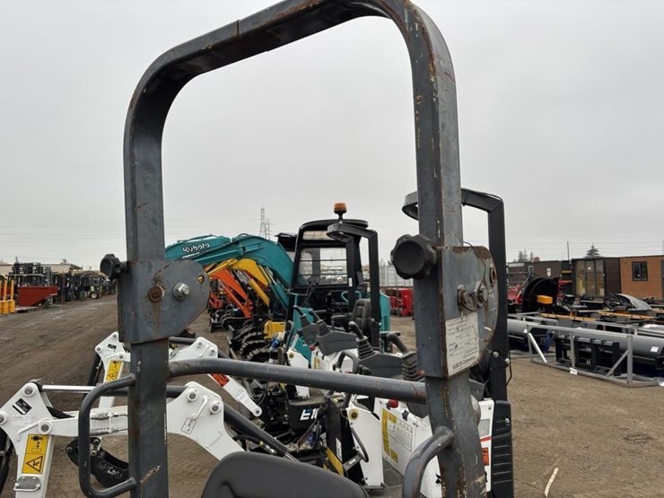 2015-kubota-k008-3-image-31