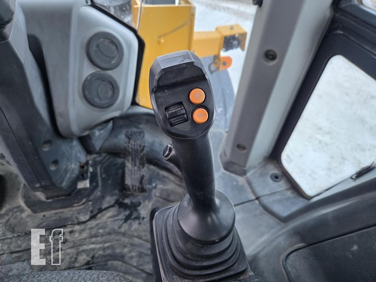 2020-deere-544l-image-16