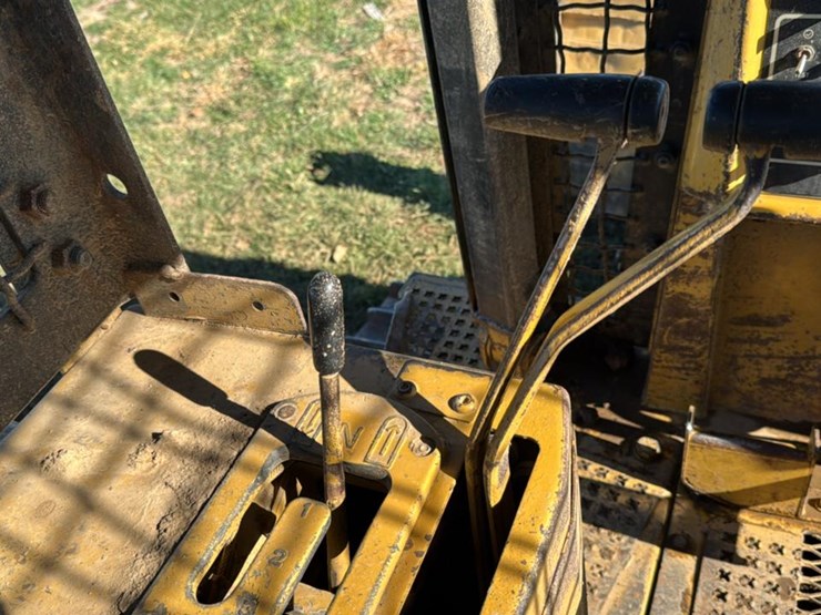 caterpillar-d4h-image-40