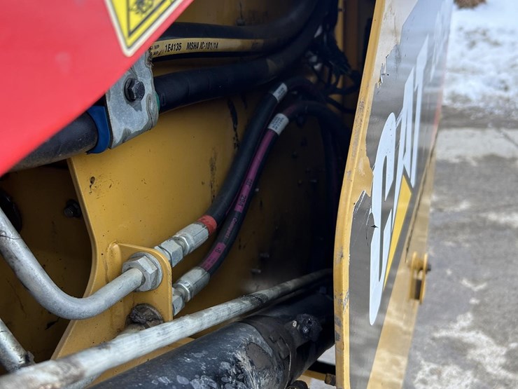 caterpillar-262d-image-12