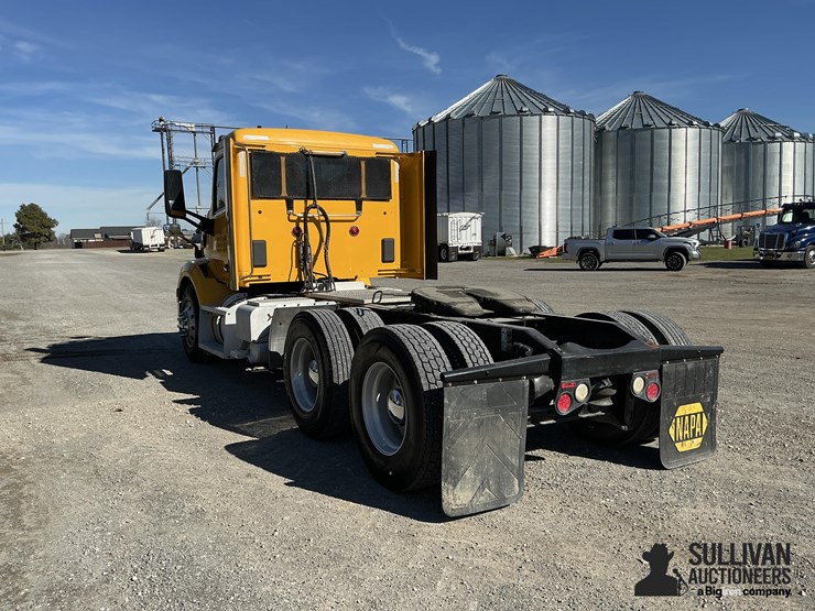 peterbilt-579-image-7