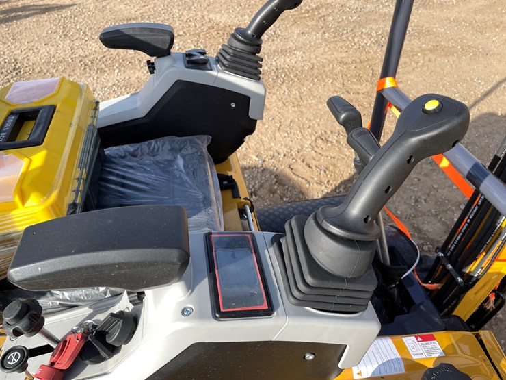 #9212-•-2025-unused-cfg-mini-excavator-image-23
