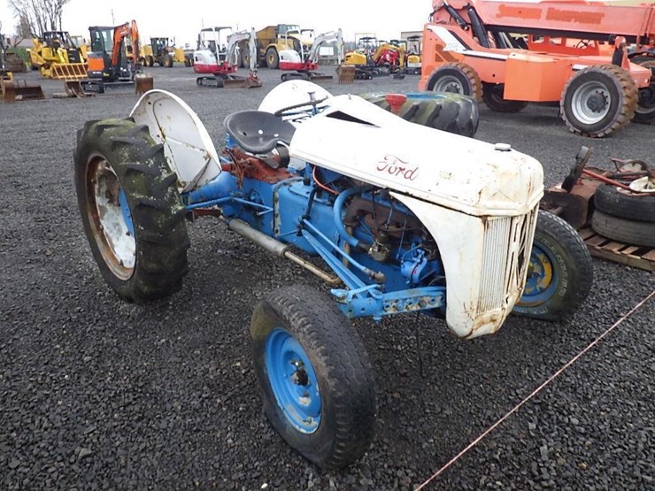 ford-tractor-image-3