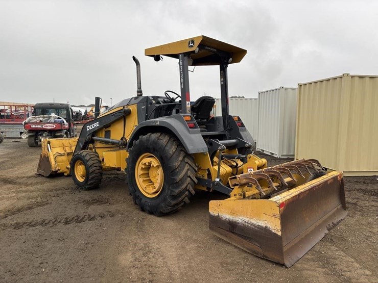 2017-deere-210l-image-4