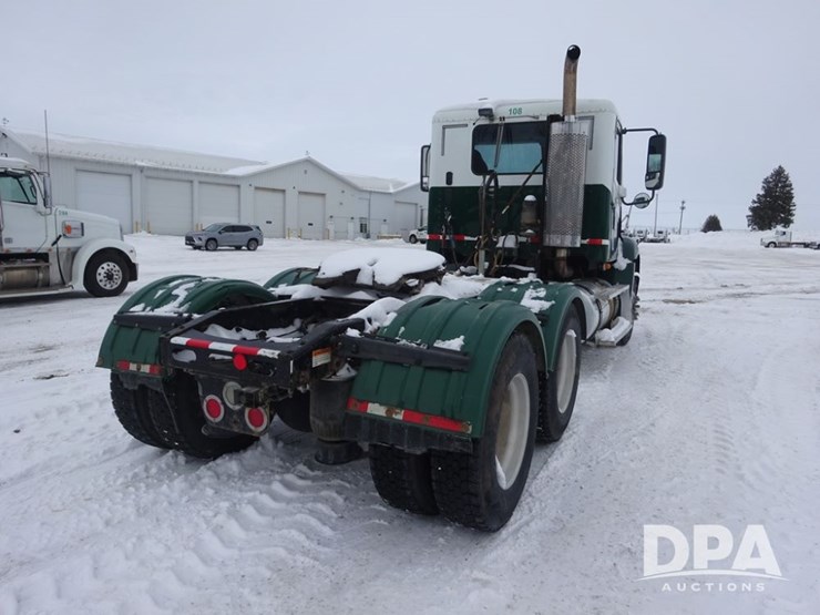 2007-freightliner-columbia-112-image-23
