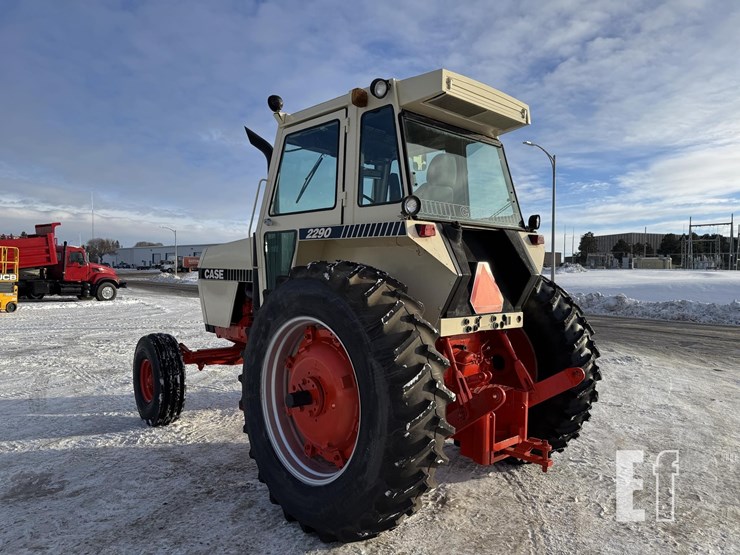 j-i-case-2290-image-8