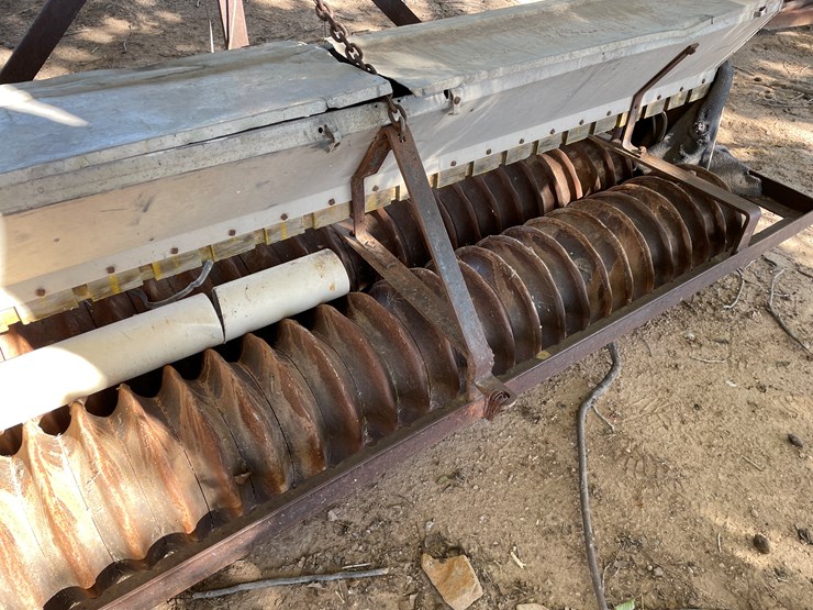 #3657-•-custom-hitch-pull-seeder-image-7