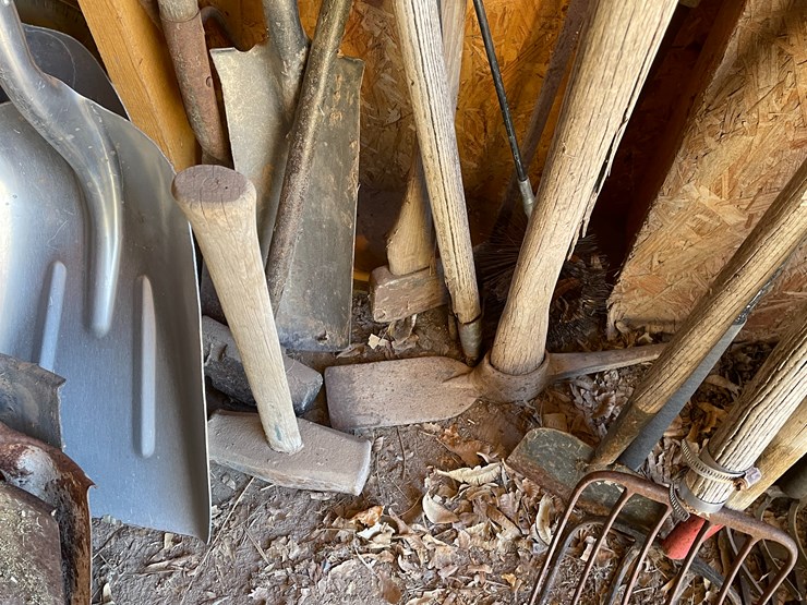 #3673-•-yard-tools-image-8