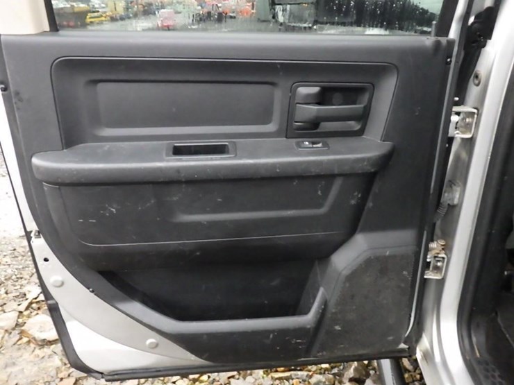 2014-dodge-3500-image-35