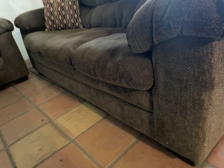 #3744-•-matching-couch-and-loveseat-image-11