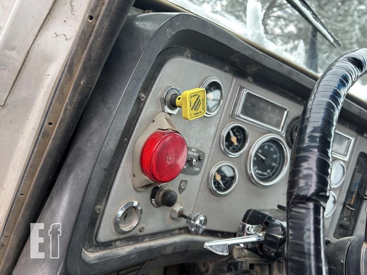 1997-ford-lt8000-image-73