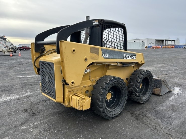 john-deere-332-image-5