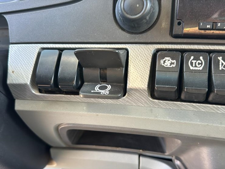 2019-kenworth-t680-image-66