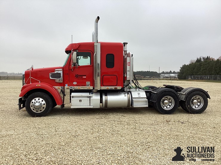 2020-freightliner-122sd-image-8