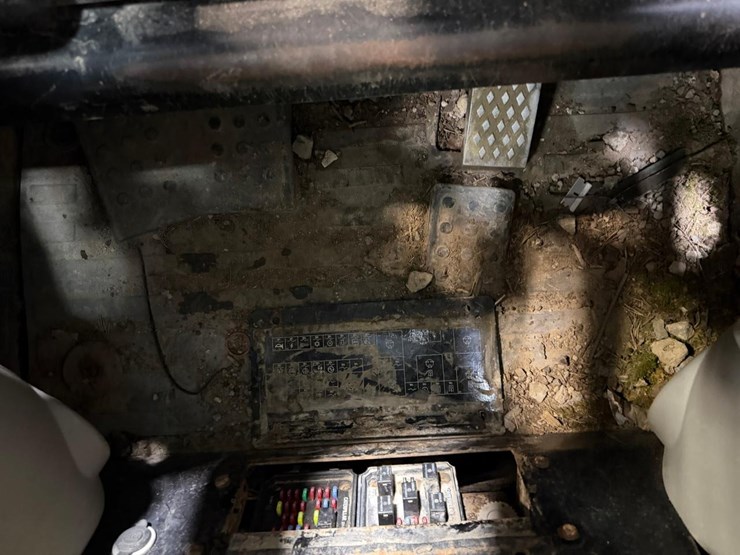 caterpillar-268b-image-25