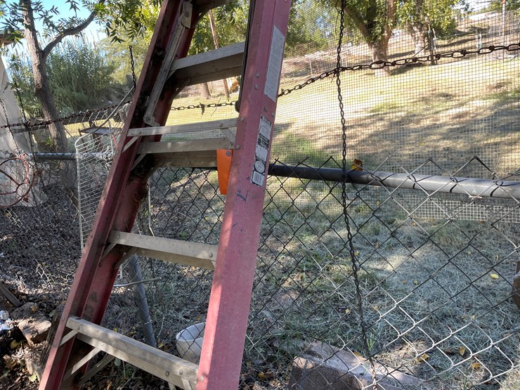 #3705-•-10'-step-ladder-image-9