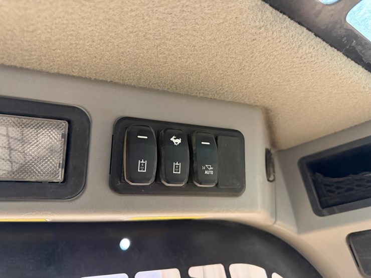 2020-caterpillar-272d3-image-24