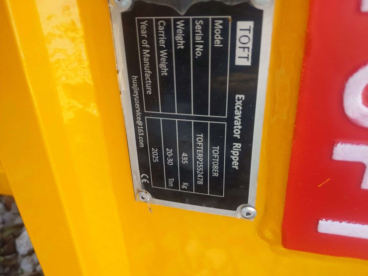 caterpillar-320-image-4