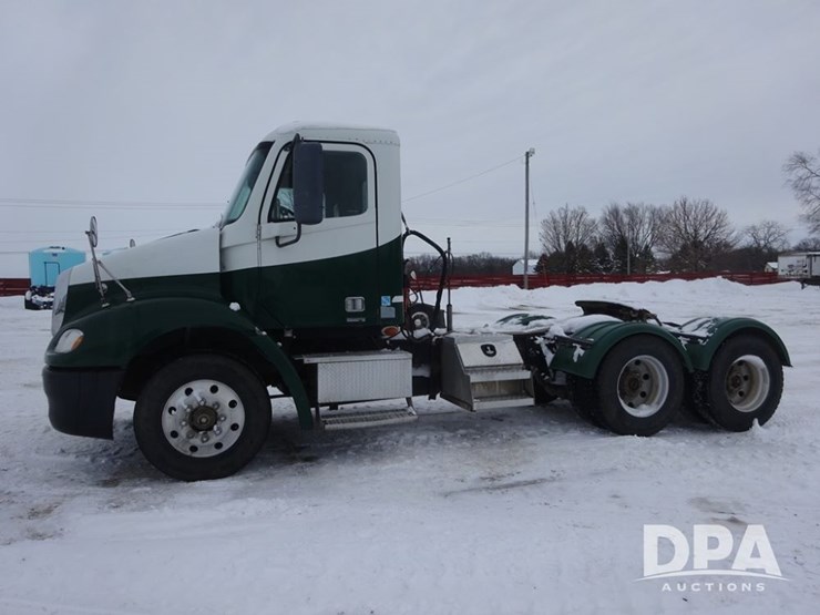 2007-freightliner-columbia-112-image-37