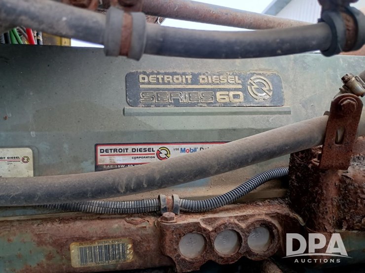 1996-freightliner-fld120-image-26