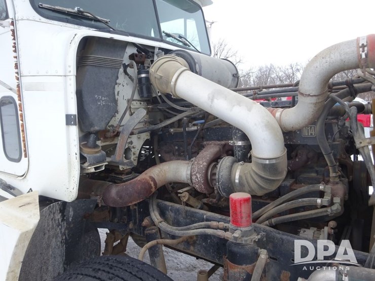 1994-freightliner-fld120-image-65